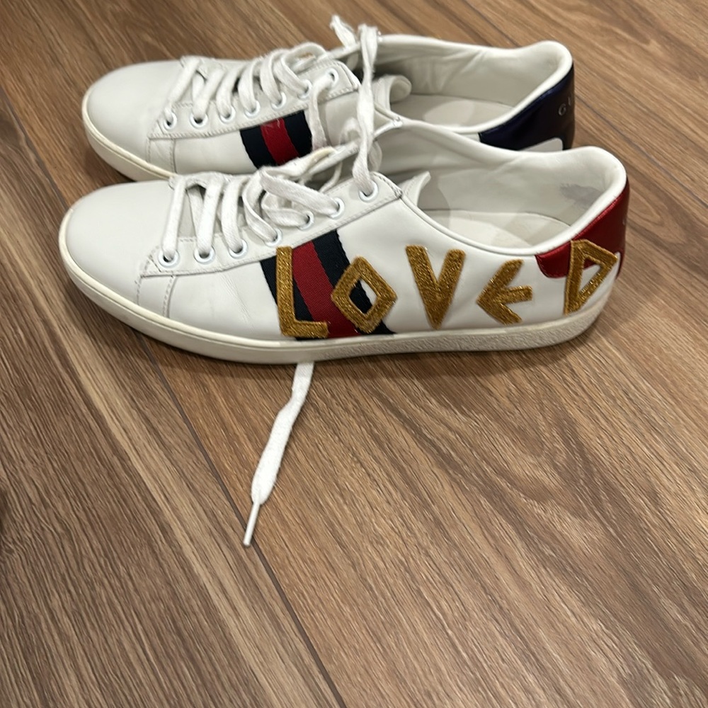 Woman’s authentic Gucci sneakers size 38. In great condition